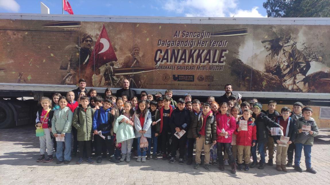 Dumlupınar Gezici Çanakkale Tırı Gezisiyle öğrencilerimiz çok eğlendi.